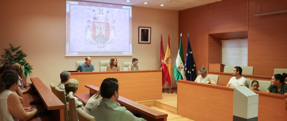 EL AYUNTAMIENTO DE OSUNA COLABORARÁ EN LA INSTALACIÓN DE UN ASCENSOR Y SALVAESCALERAS EN EL BLOQUE 9 DE LA BARRIADA DE ANDALUCÍA