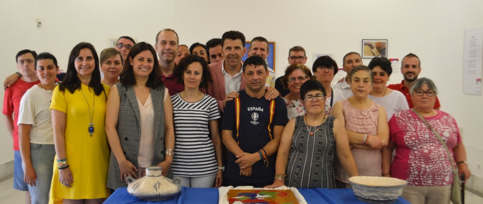 FOTO GRUPO DELEGADA CON PAZ Y BIEN