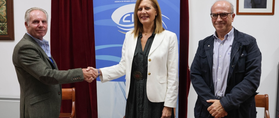 LA ALCALDESA DE OSUNA Y PRESIDENTA DEL CONSORCIO DE AGUAS PLAN ÉCIJA, FIRMA EL CONVENIO CON LA COMUNIDAD DE REGANTES DE ÉCIJA PARA LA REUTILIZACIÓN DE LAS AGUAS REGENERADAS (1)