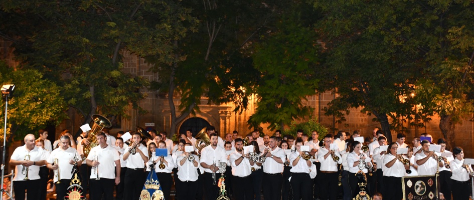Representacion Bandas de Musica en Noche Benefica